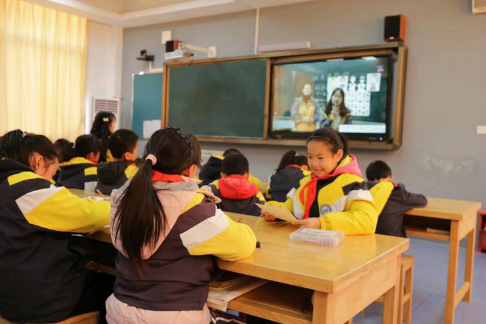 1578039169689499.jpg 金輝集團愛心助學(xué)